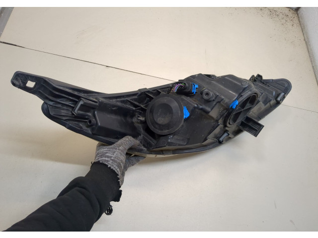 Фара передняя Ford Fiesta 2008-2013 левая