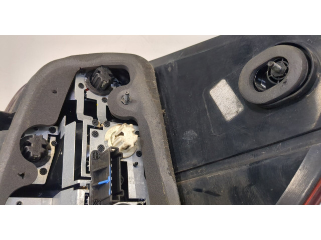 Задний фонарь          