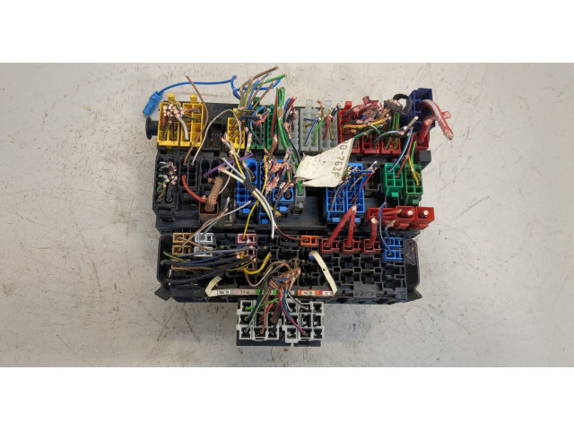 Блок предохранителей  Volkswagen Transporter 4 1991-2003         