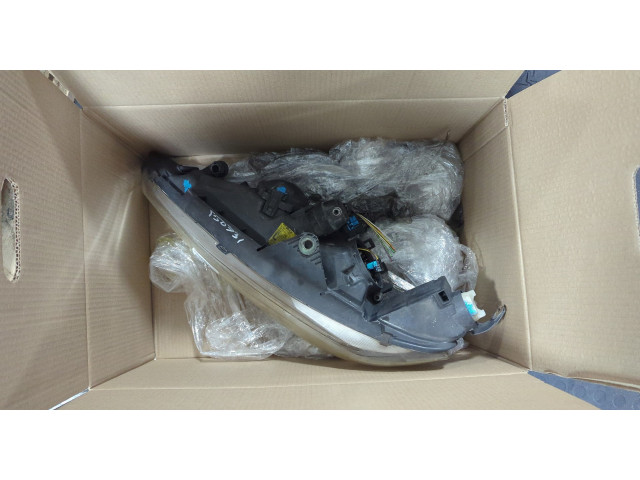 Фара передняя  Peugeot 406 1999-2004 левая 