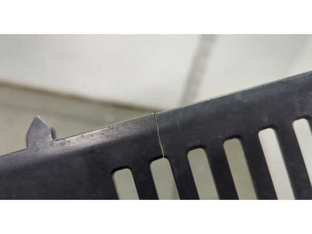 Решетка радиатора  Volkswagen Tiguan 2007-2011          