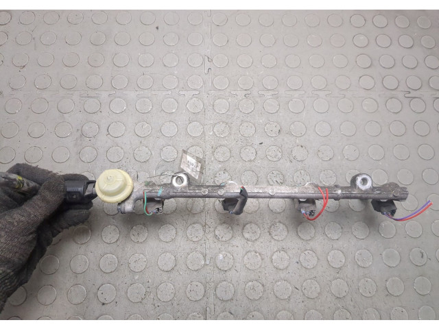 Форсунка топливная  Pontiac Vibe 2 2008-2010    19185447, 19185449     