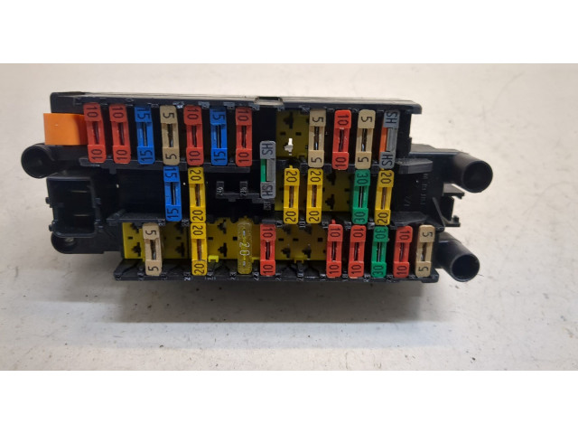 Блок предохранителей  Peugeot 406 1999-2004         