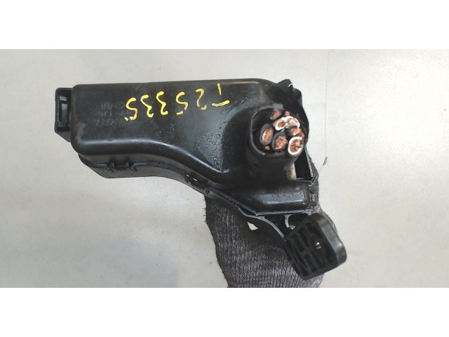 Блок реле  Toyota Avensis 2 2003-2008           2.2