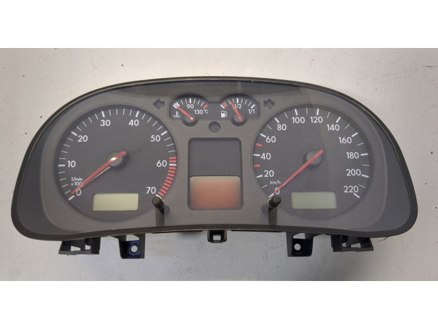 Панель приборов Volkswagen Golf 4 1997-2005 1J0820926