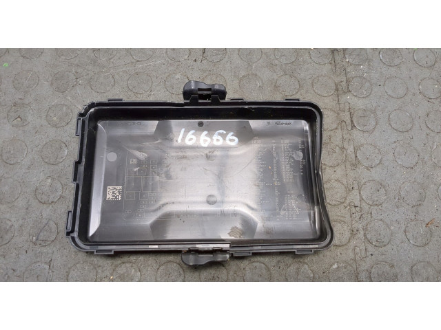 Крышка блока предохранителей Hummer H3