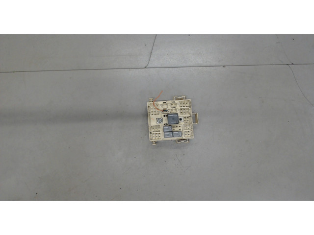 Блок реле Chevrolet Tahoe 1999-2006 1577099601 5.3