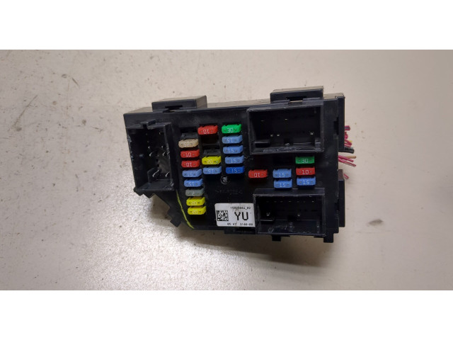 Блок предохранителей  Chevrolet Tahoe 2006-2014      15925044   