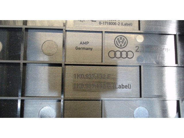 Крышка блока предохранителей  Volkswagen Passat CC 2008-2012      1K093713F, 1K0937132G     2