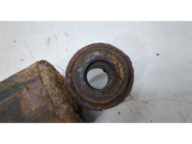 Стойка амортизатора Mitsubishi Montero Sport / Pajero Sport 1996-2008