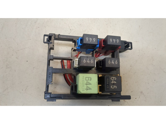 Блок реле  Skoda Yeti 2013-2018         