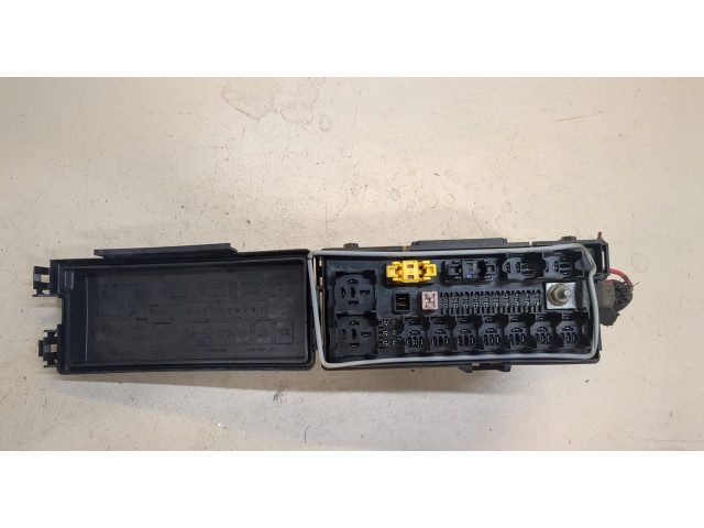 Блок предохранителей  Jeep Grand Cherokee 2004-2010      04692073AB   