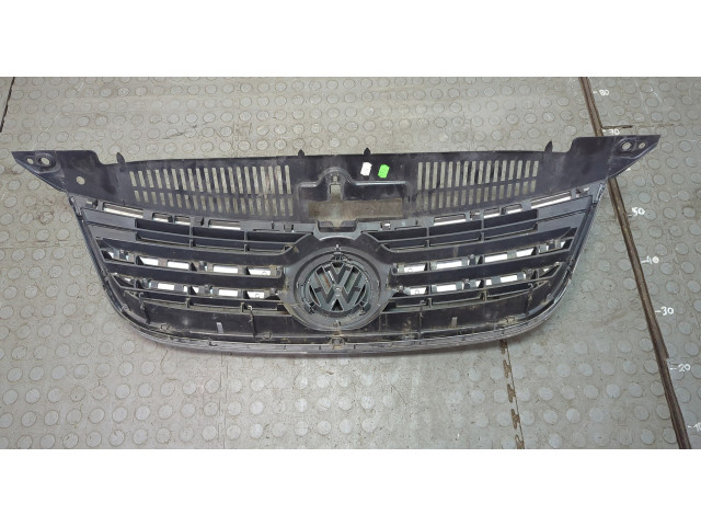 Решетка радиатора  Volkswagen Tiguan 2007-2011          