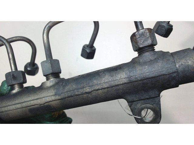 Рампа (рейка) топливная Mitsubishi Carisma