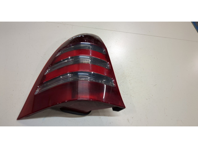 Задний фонарь        Mercedes C W203 2000-2007 
