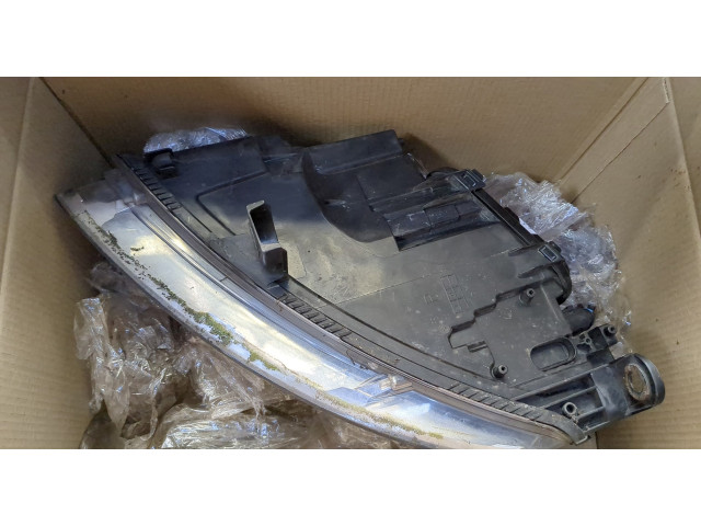 Фара передняя  Audi A6 (C6) 2004-2011 правая 