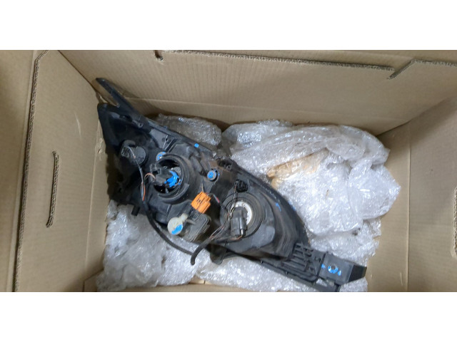 Фара передняя Mazda 3 (BK) 2003-2009 левая