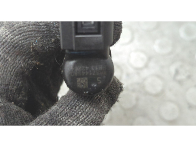 Форсунка топливная  Volvo S40 2004-2012    36000320     