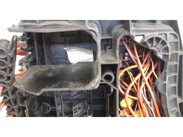 Блок предохранителей Audi Q3 2011-2014 8K50512 2