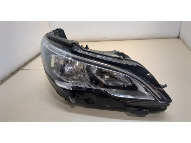 Фара передняя  Peugeot 3008 2016-2020 правая 
