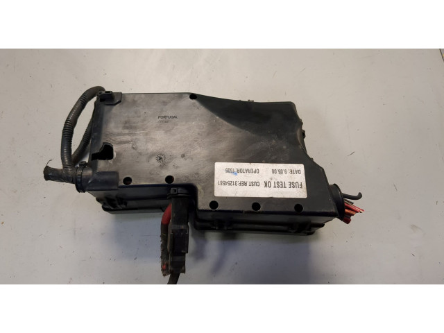 Блок предохранителей  Volvo V50 2004-2012         