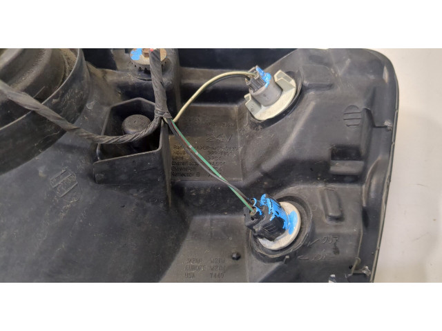 Фара передняя Mitsubishi Pajero / Montero 2000-2006 правая