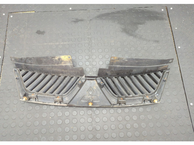 Решетка радиатора Mitsubishi Outlander XL 2006-2012 7450A037HB