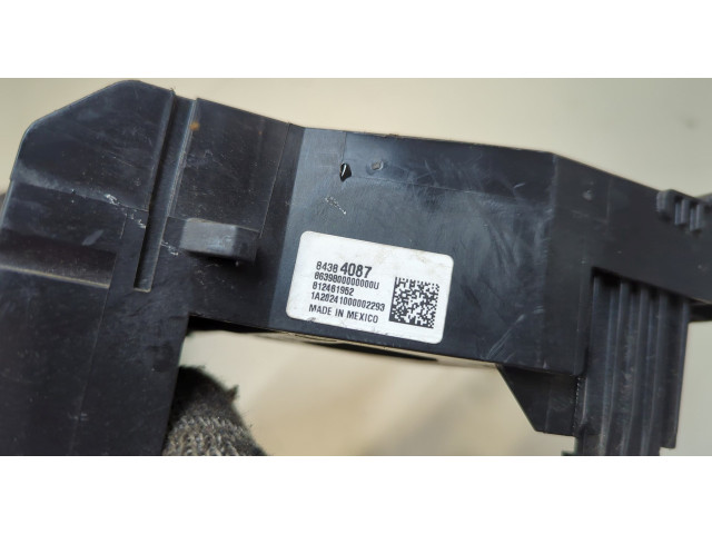 Блок предохранителей  Cadillac XT4 2018-2023         