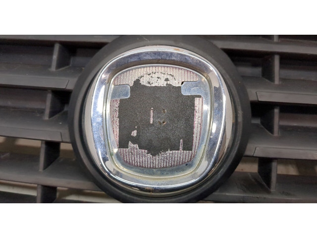 Решетка радиатора  Fiat Doblo 2005-2010          735395576