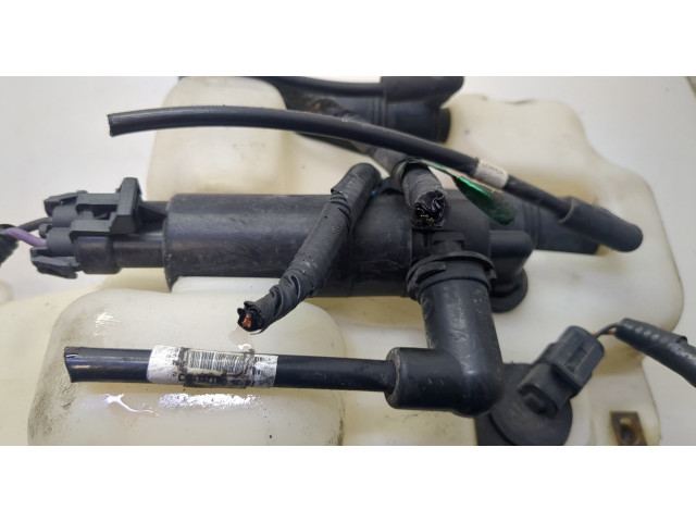 Бачок омывателя Cadillac SRX 2003-2009 88958249