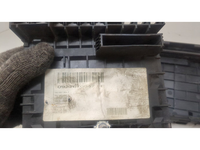 Блок предохранителей  Volkswagen Caddy 2004-2015         