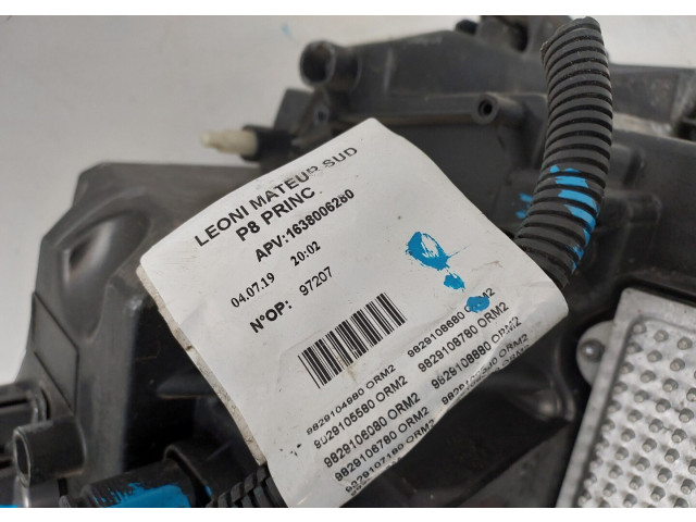 Фара передняя  Peugeot 3008 2016-2020 правая 