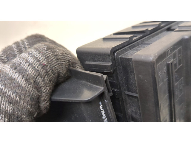 Блок предохранителей  Lincoln Navigator 2006-2014         