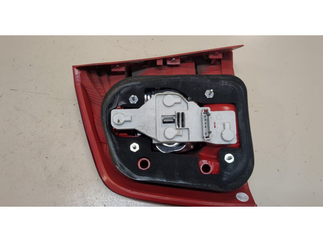 Задний фонарь          