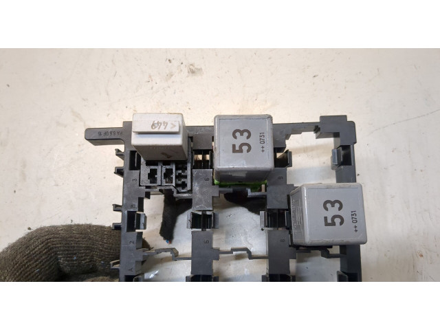 Блок реле Volkswagen Caddy 2004-2010