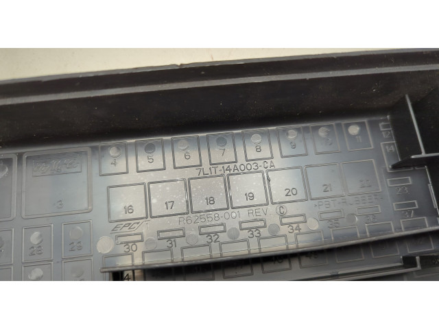 Блок предохранителей  Lincoln Navigator 2006-2014         