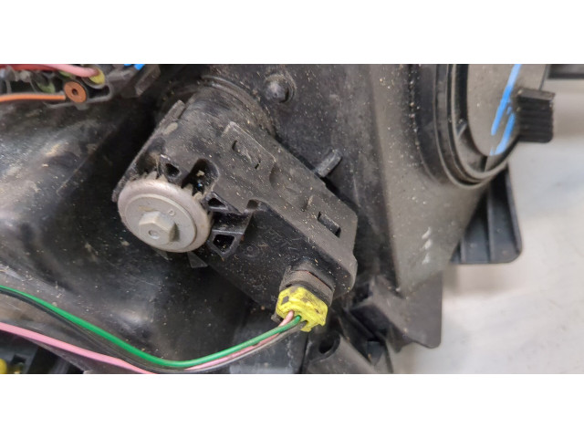 Фара передняя  KIA Carens 2013-2019 правая 