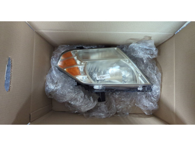 Фара передняя Nissan Pathfinder 2004-2014 правая