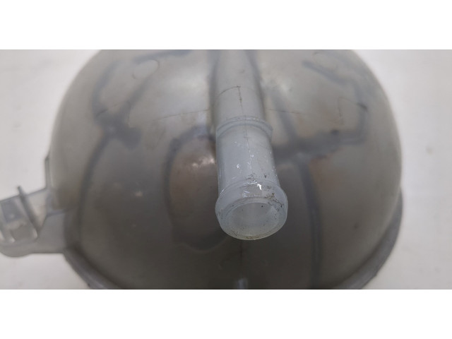 Бачок расширительный  Volkswagen Atlas Cross Sport 2019- 5Q0121407AA, 2Q0121321A   