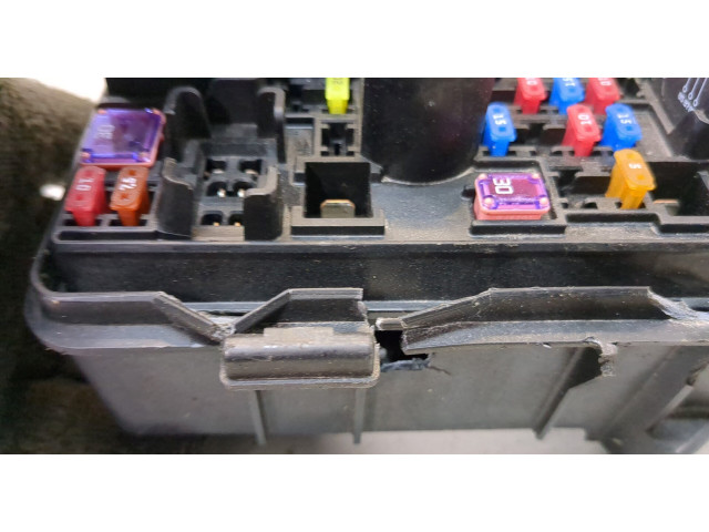 Блок предохранителей  Chevrolet Trailblazer 2020-2022      42745056   