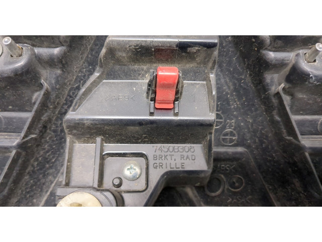 Решетка радиатора  Mitsubishi Outlander 2018-          