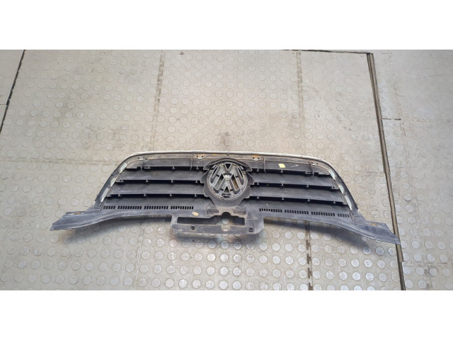 Решетка радиатора Volkswagen Touran 2003-2006