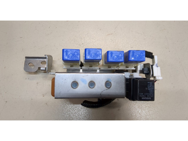 Блок реле Infiniti QX50 2017-