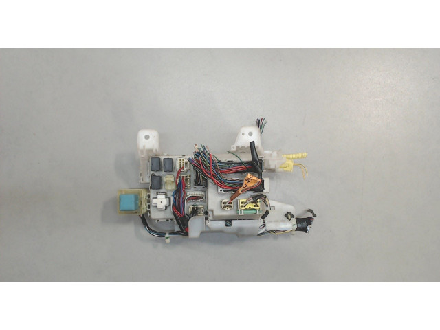 Блок предохранителей  Toyota Corolla Verso 2002-2004           1.8