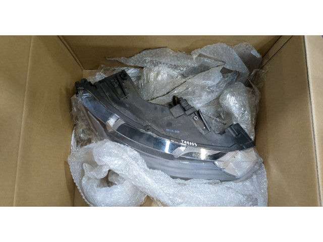 Фара передняя  Audi A1 (8X) 2010-2014 правая 