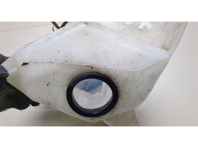 Бачок омывателя Mitsubishi Grandis