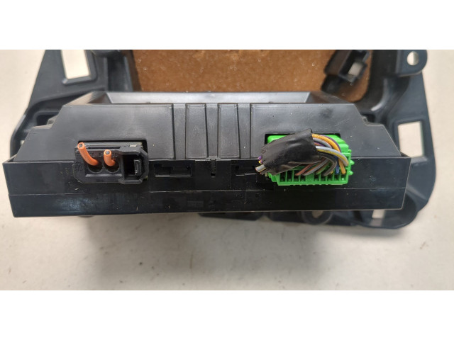 Дисплей бортового компьютера  Volvo XC60 2008-2017        