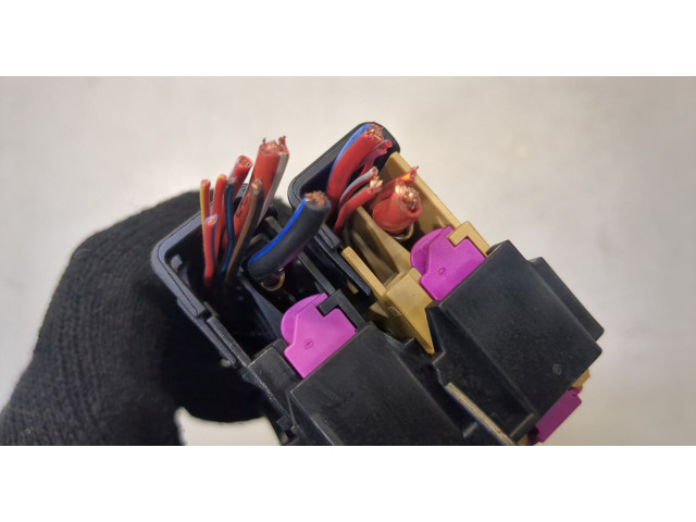 Блок предохранителей Audi A7 2010-2014 8K0941824D