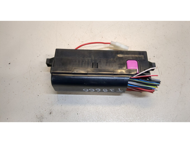 Блок предохранителей Skoda Roomster 2006-2010 1.4