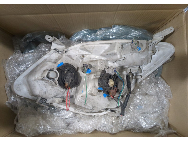 Фара передняя Toyota Corolla Verso 2002-2004 правая